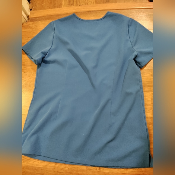 FIGS Top Women's Small Blue Technical Collection Casma Scrubs Poly Rayon - Picture 6 of 6